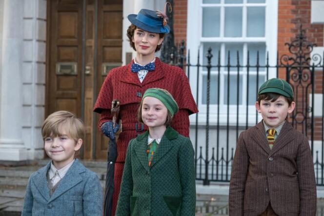 Emily Blunt, Pixie Davies, Nathanael Saleh et Joel Dawson dans « Le Retour de Mary Poppins » (2018), de Rob Marshall.