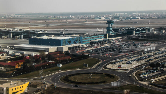 Aeroporto Internacional Henri Coanda, Bucareste, março de 2013.