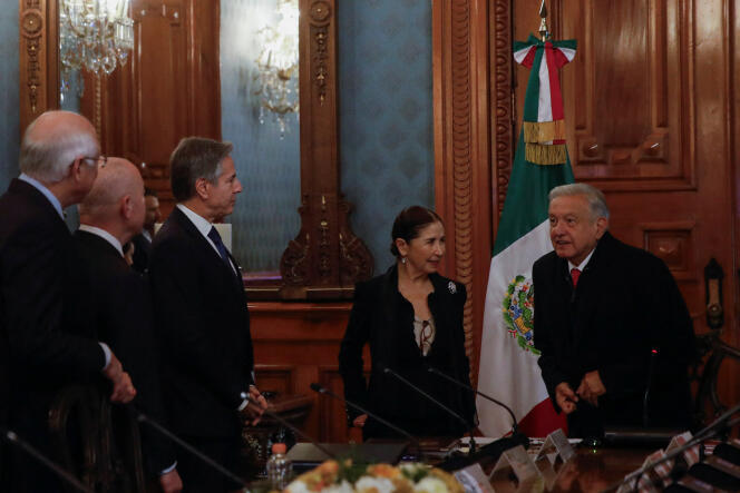 El secretario de Estado de Estados Unidos, Antony Blinken, participa en una reunión con el presidente mexicano, Andrés Manuel López Obrador, en la Ciudad de México, el 27 de diciembre de 2023.