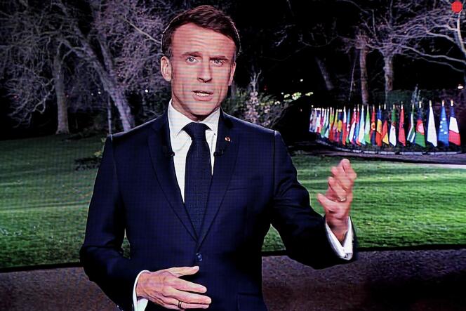 Capture d’écran des vœux aux Français d’Emmanuel Macron, sur France 2, le 31 décembre 2023.