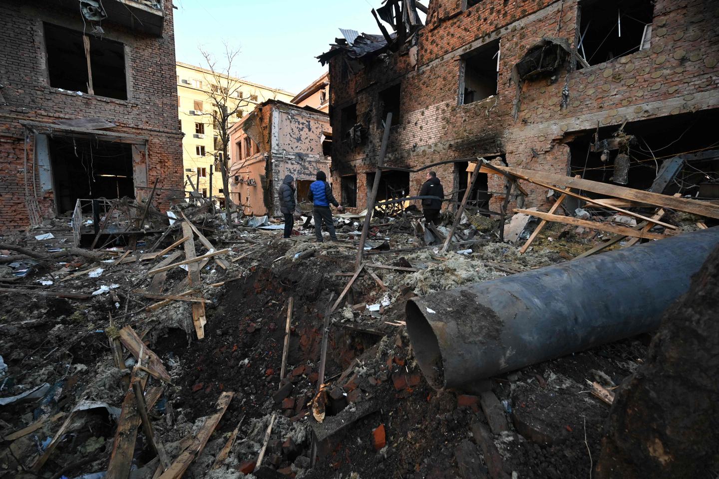 Russian missiles kill one and injure dozens in strikes on Ukraine