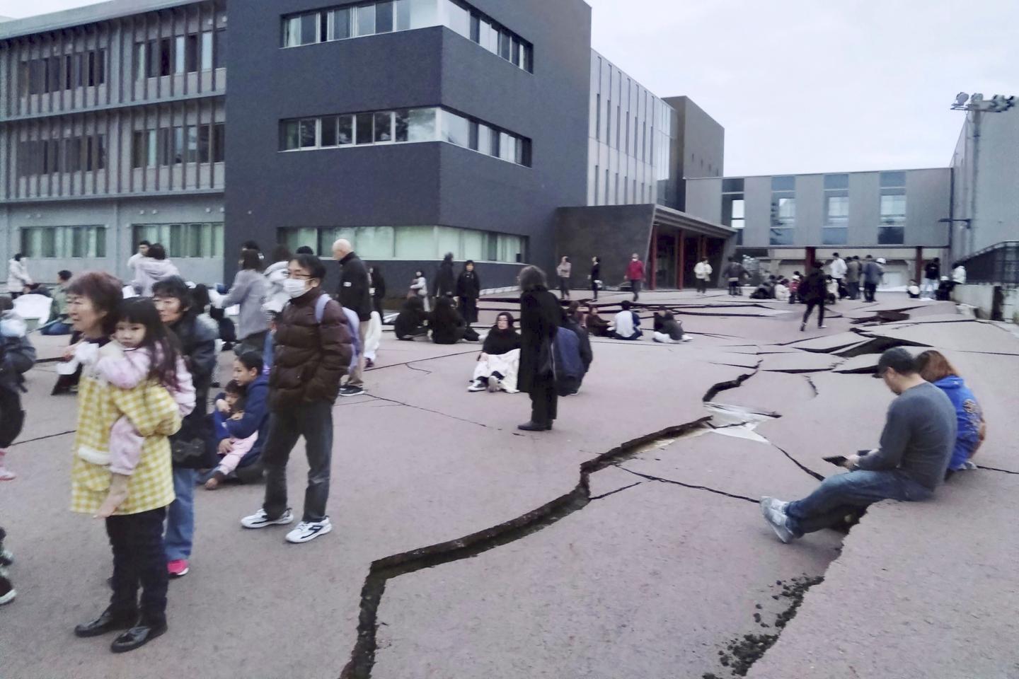 Major quakes hit Japan prompting tsunami warnings