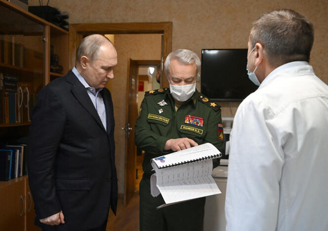Russian President Vladimir Putin visits the Russian Defense Ministry's Vishnevsky Military Clinic on the outskirts of Moscow on January 1, 2024.