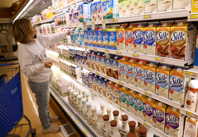 Dans le rayon d’un supermarché à San Rafael, en juillet 2016. Horizon Organic et Wallaby étaient entrées dans le périmètre de Danone lors de l’acquisition de WhiteWave en 2017.
