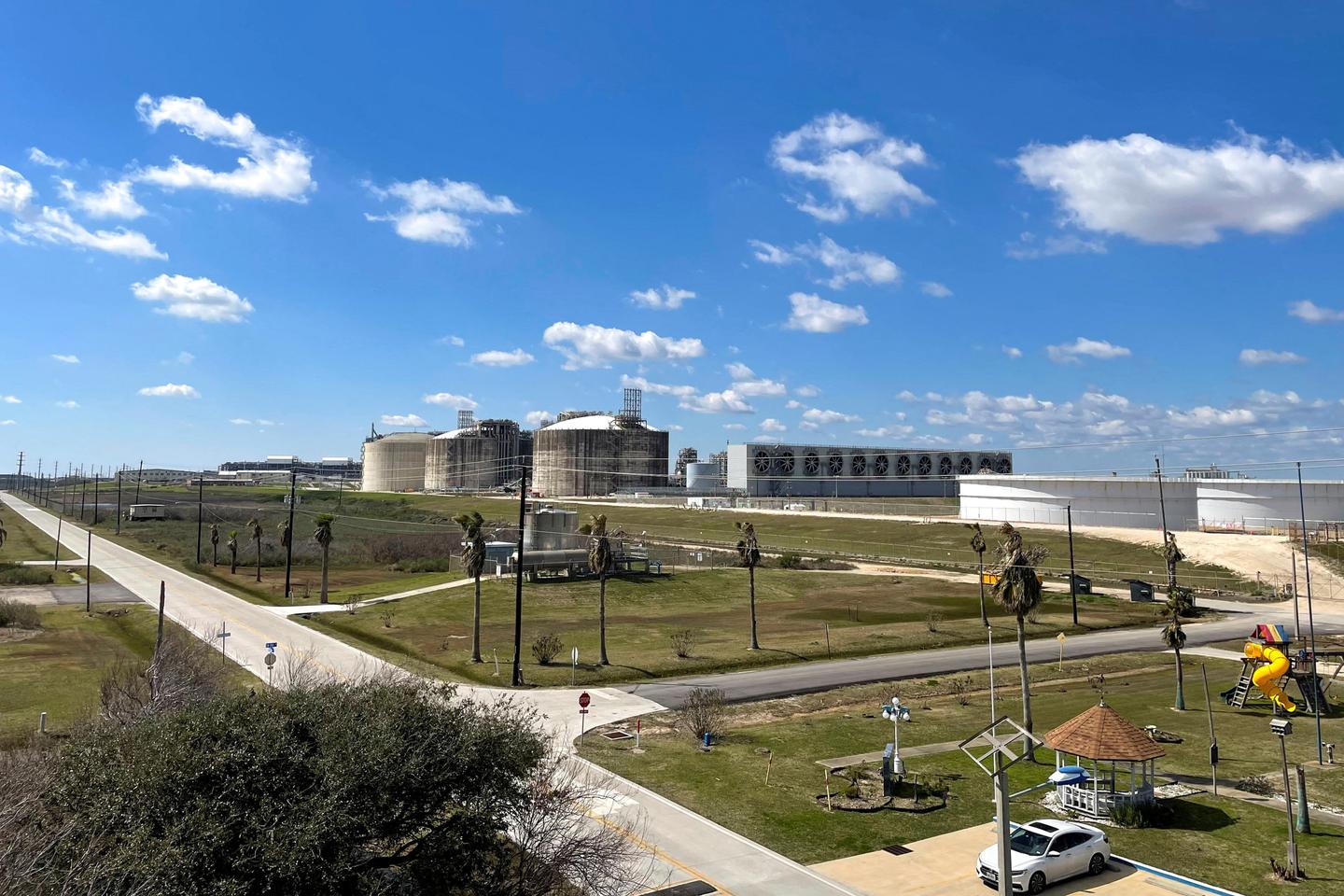 Biden halts new US natural gas export facilities, citing climate