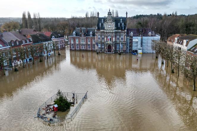 A Câmara Municipal de Arques (Hauts-de-France), após uma inundação, em janeiro de 2024.