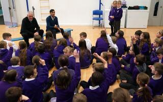 Britain's Prime Minister Rishi Sunak (2L) and Conservative Party Deputy Chairman, and MP for Ashfield, Lee Anderson (L), talk with school children as they visit to Woodland View Primary School in Sutton-in-Ashfield, central England on January 4, 2024. (Photo by Jacob King / POOL / AFP)