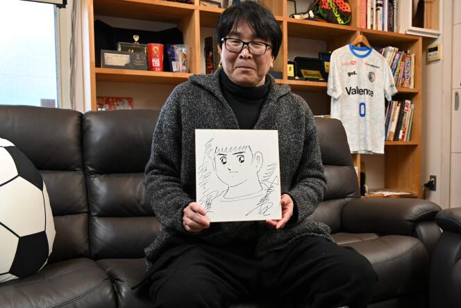 Yoichi Takahashi, créateur de « Captain Tsubasa », dans son atelier, à Tokyo, le 30 janvier 2023.