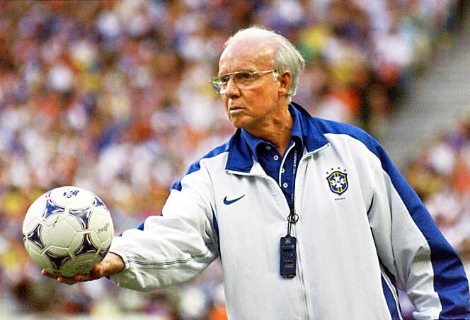 De Braziliaanse coach Mario Zagallo tijdens de WK-finale tegen Frankrijk in Saint-Denis op 12 juli 1998.