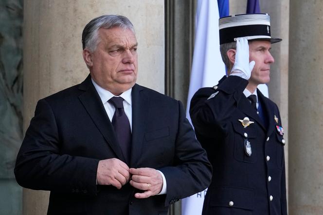 Ο Ούγγρος πρωθυπουργός, Βίκτορ Όρμπαν, στα Ηλύσια, μετά την τελετή φόρου τιμής στον Ζακ Ντελόρ, 5 Ιανουαρίου 2024.