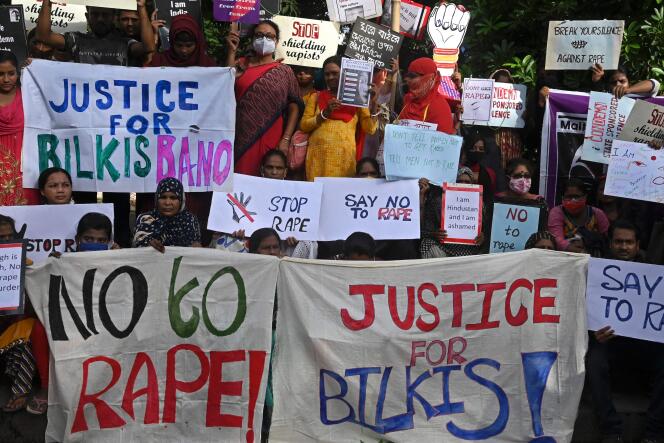 Activistas se manifiestan en apoyo de Bilkis Bano en Calcuta, el 24 de agosto de 2022, cuyos violadores habían sido liberados antes de que la Corte Suprema de la India ordenara su regreso a detención el 8 de enero de 2024.