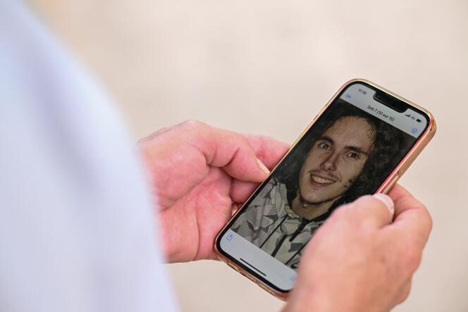 Sébastien Raoult, en photo sur le téléphone de son père, à Epinal, dans l’est de la France, le 1ᵉʳ août 2022. 