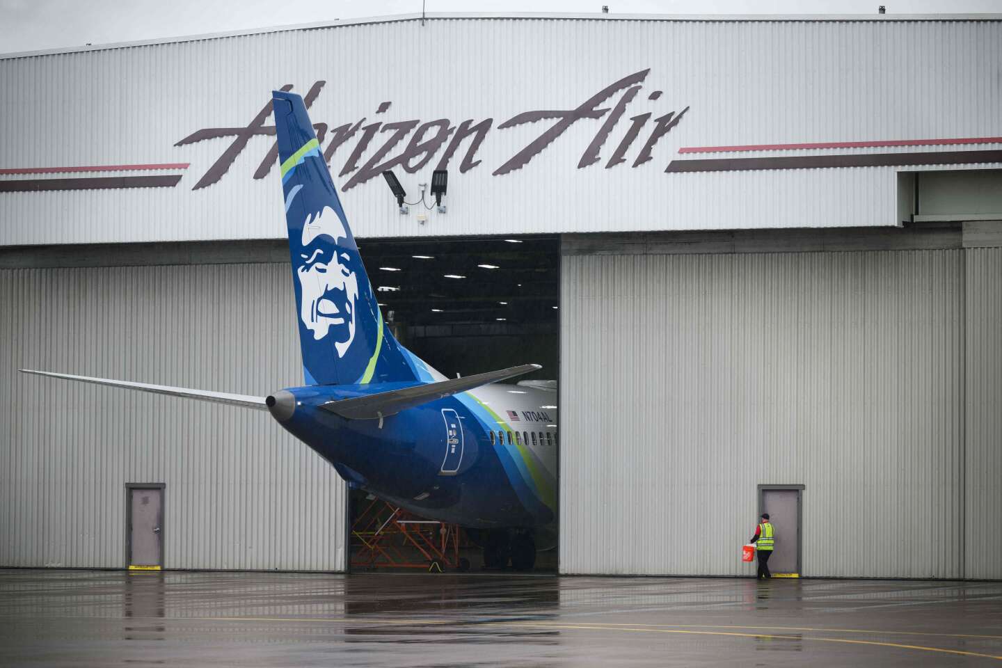 Boeing boss acknowledges a “mistake” after Alaska Airlines flight fails