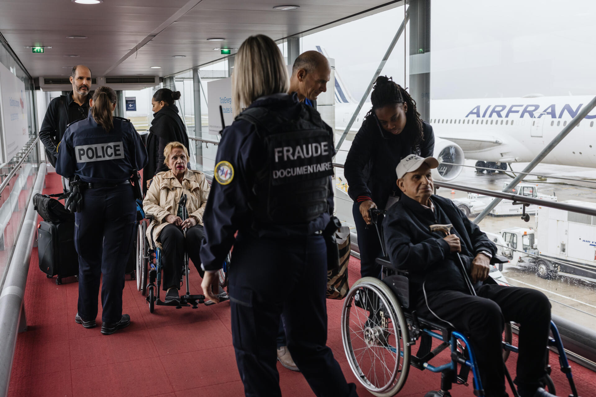 The mobile immigration brigade checks the passports of passengers upon arrival of a flight from Rio, in Roissy-Charles-de-Gaulle, November 21, 2023.