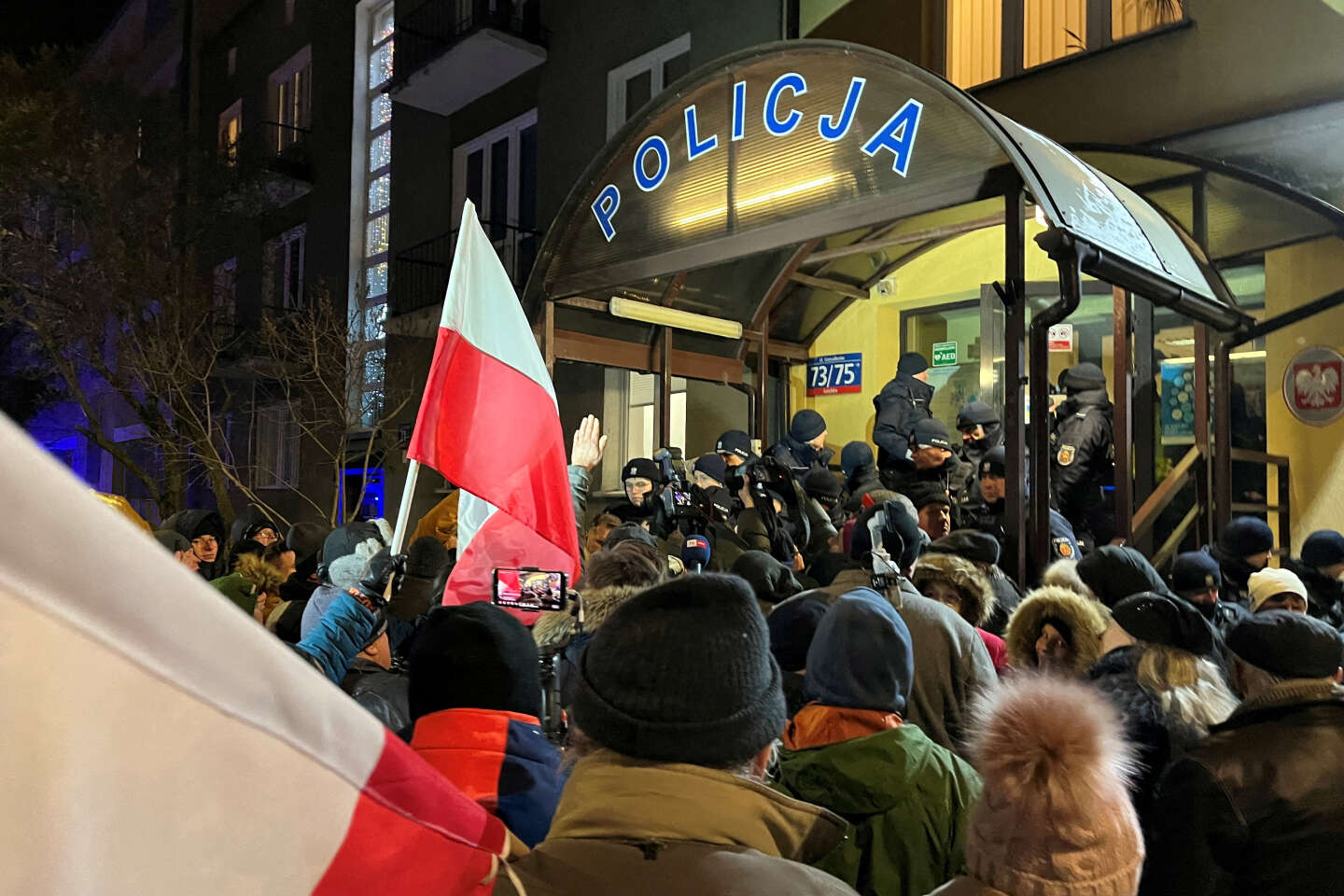 Aresztowanie byłego ministra spraw wewnętrznych wywołuje zamieszanie polityczne w Polsce