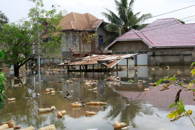 Maisons submergées par les eaux après que le fleuve Congo a atteint son niveau le plus élevé, provoquant des inondations à Kinshasa, en République démocratique du Congo, le 10 janvier 2024.