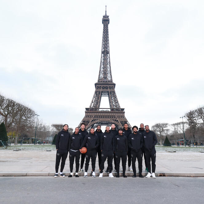The Brooklyn Nets team, in front of the Eiffel Tower, on January 9, 2024 in Paris. 