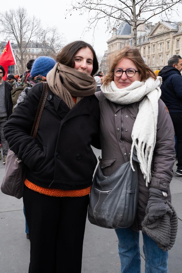 Elora, 21, and her mother, Laura, 49, a doctor and member of Réseau Education Sans Frontières (RESF). They both came from the Jura to take part in the march against the immigration law. Paris, January 14, 2024.