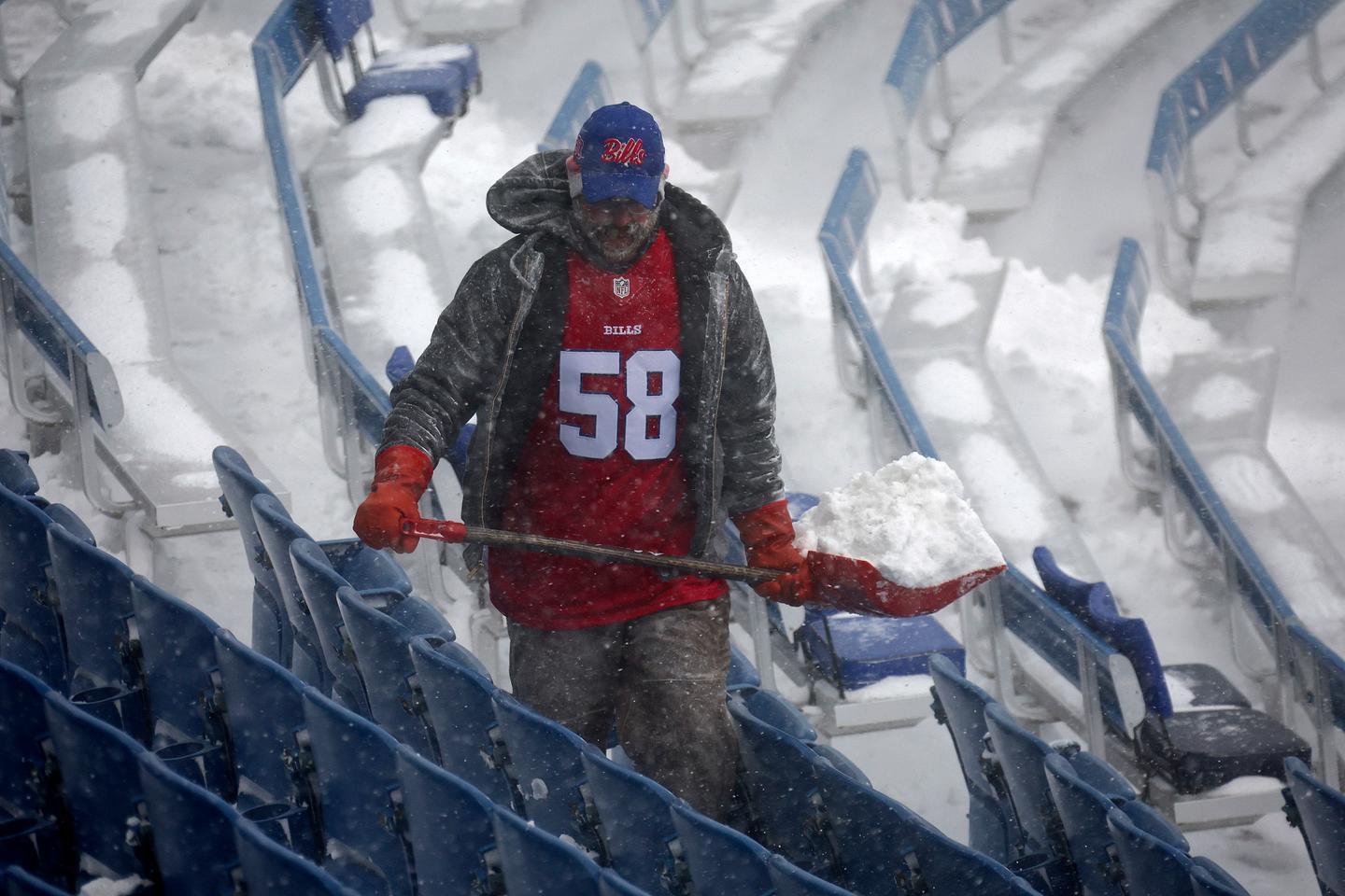 US storms bring blast of Arctic air, snow and ice