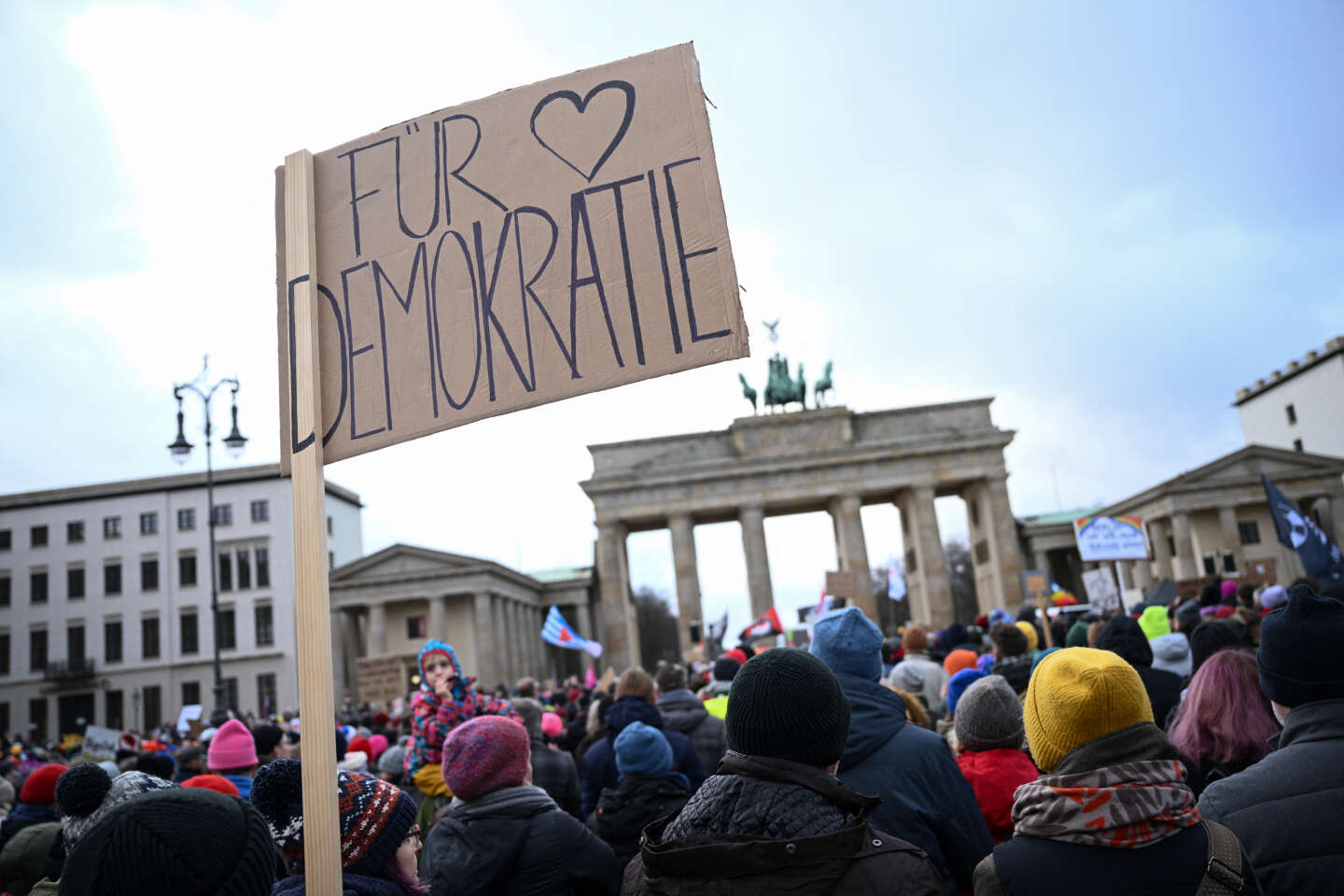 In Deutschland demonstrieren Zehntausende gegen die rechtsextreme AfD