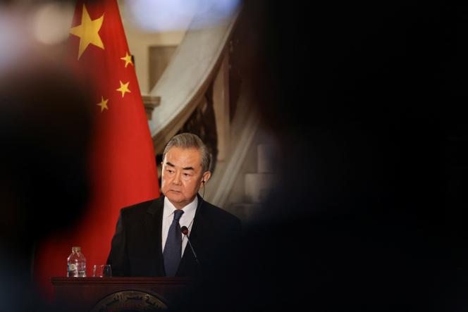 Ο Κινέζος υπουργός Εξωτερικών Wang Yi πραγματοποιεί συνέντευξη Τύπου στο Κάιρο της Αιγύπτου, 14 Ιανουαρίου 2024.