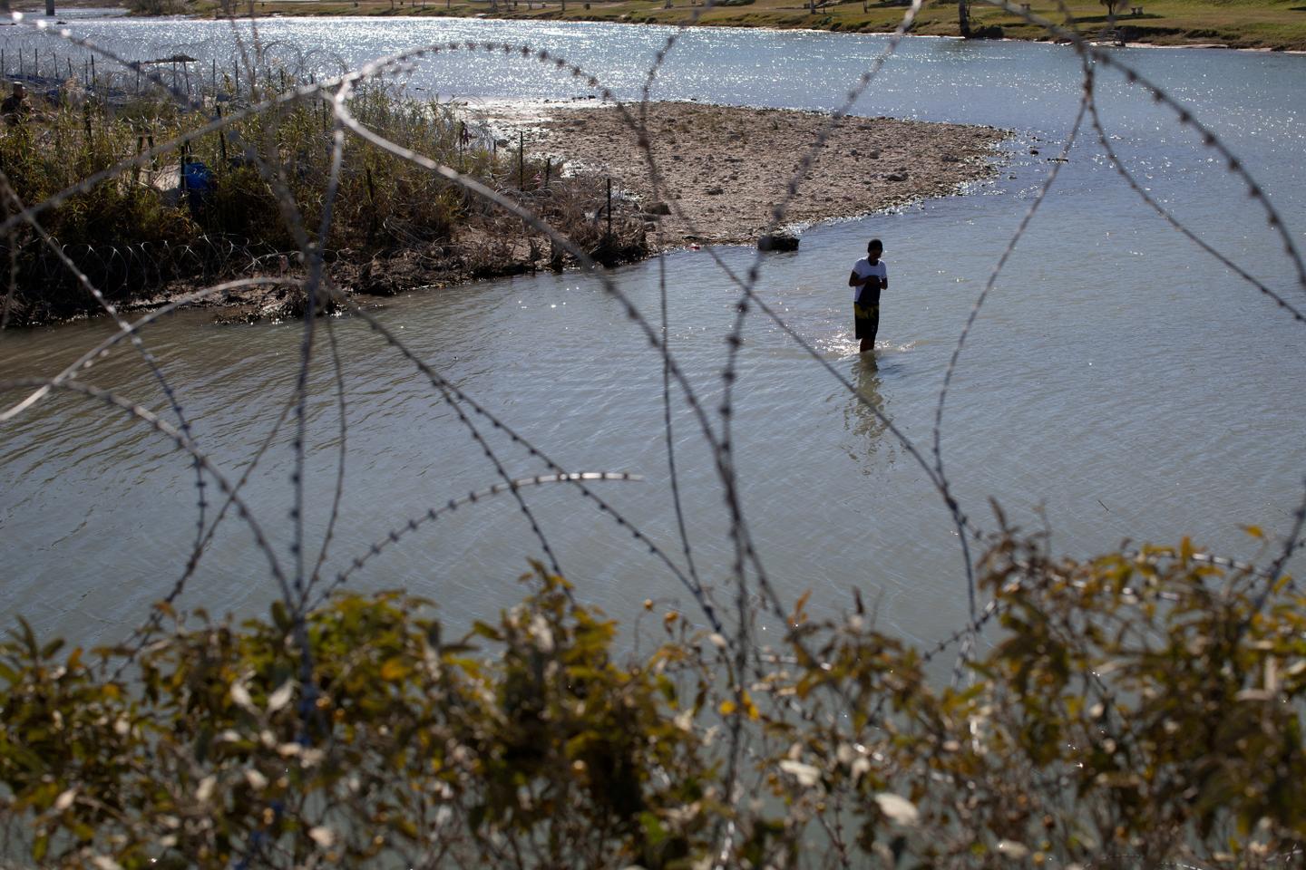 US says Texas blocked Border Patrol from rescuing three migrants crossing Rio Grande