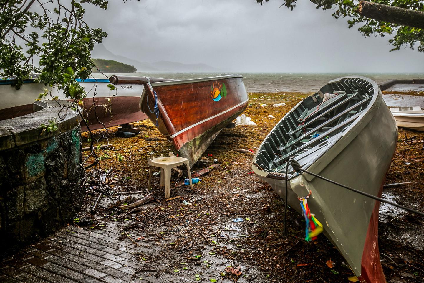 Floods hit Mauritius as tropical cyclone approaches