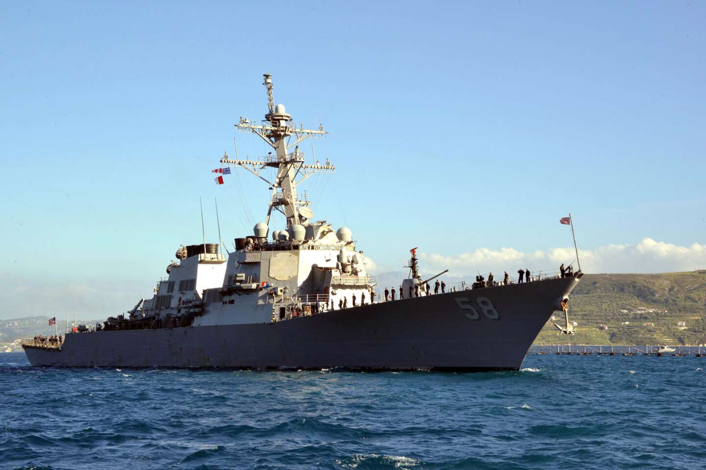 L'esercito americano afferma di aver distrutto un missile Houthi che aveva preso di mira uno dei suoi cacciatorpediniere nel Mar Rosso