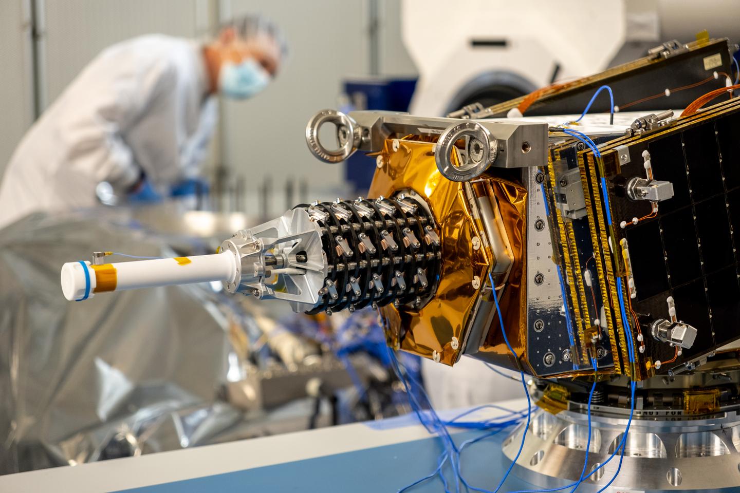 Con sus satélites, la start-up Kinéis rastrea vagones, contenedores e incluso ganado