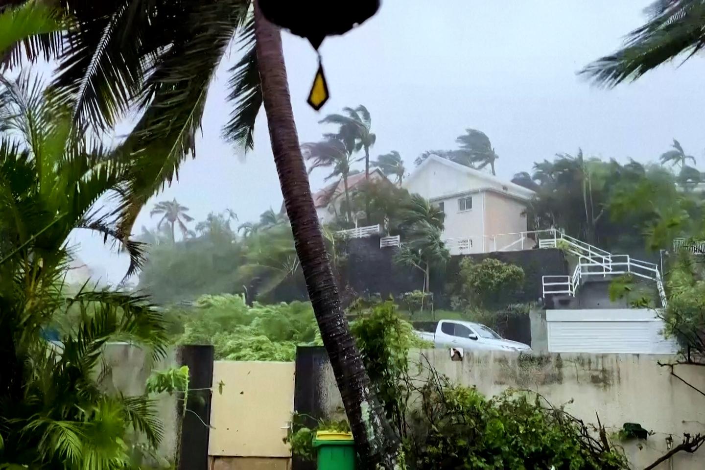 Video. Footage of Cyclone Belal hitting France's Réunion Island