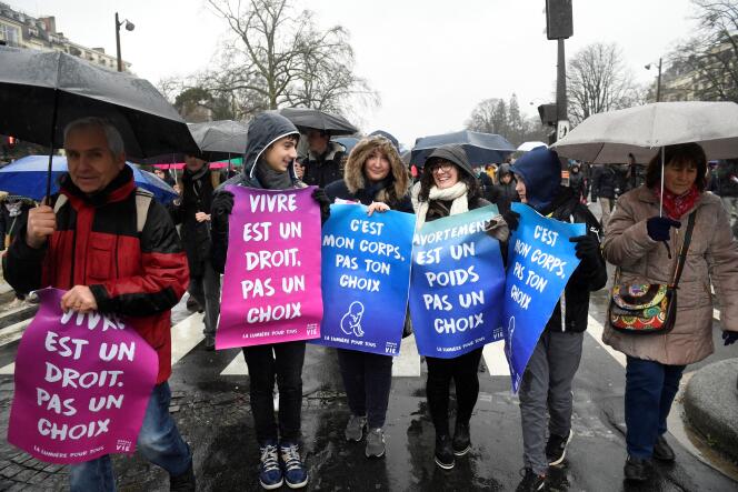 Des manifestants contre le droit à l’avortement à Paris le 21 janvier 2018 lors d’une manifestation « Marche pour la vie » contre l’avortement et la procréation médicalement assistée.