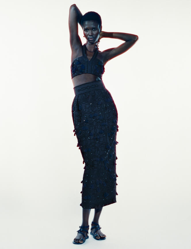 Conjunto de jacquard de seda inspirado en el diseño Cordelière, bordado con pompones de seda, cuentas de cristal y cuerno, Edición Especial, colección Mujer savoir-faire 2023, Hermès.