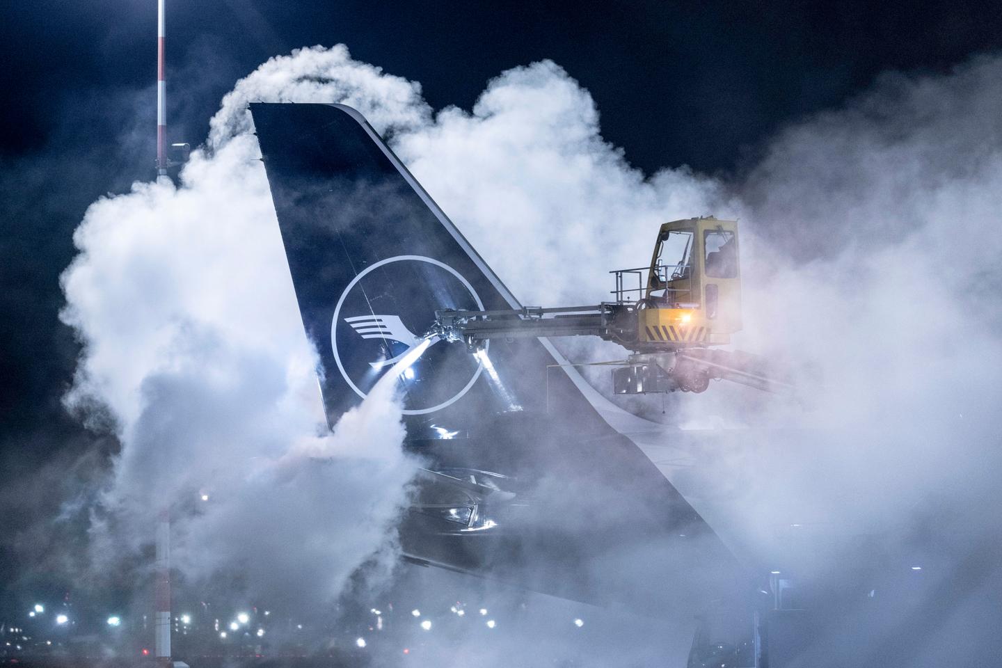Winter weather heavily disrupts transport in Scandinavia and Germany