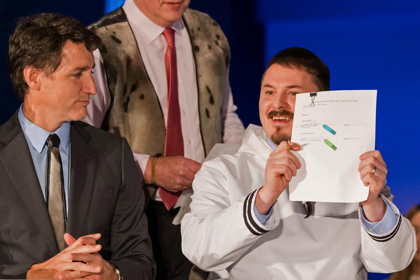 Canada signs over control of Arctic lands to Inuit territory