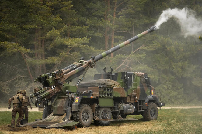 Un canon français Caesar, un modèle fourni par la France à l’armée ukrainienne, lors d’un exercice militaire près de Tapa (Estonie), le 25 mai 2023.