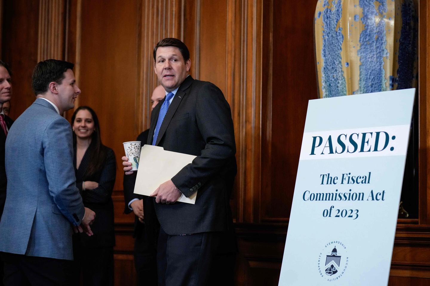 US lawmakers avert government shutdown, keep the government funded into early March