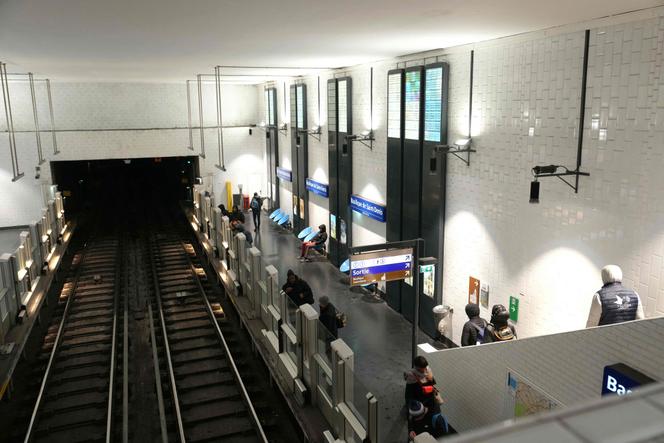 Le quai de la station de métro Basilique-de-Saint-Denis, à Saint-Denis, en banlieue parisienne, le 18 janvier 2024.