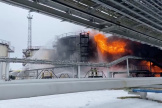 Un dépôt pétrolier de Klintsy, dans l’oblast russe de Briansk, en feu après une attaque de drone, le 19 janvier 2024. 