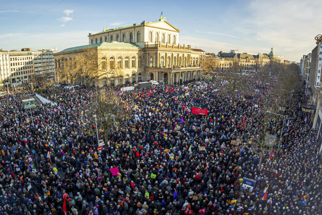 Rassemblement sur la Opernplatz, à Hanovre, en Allemagne, le 20 janvier 2024, dans le cadre de manifestations nationales contre l’extrémisme de droite. 
