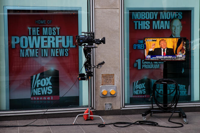Un clip du président Donald Trump diffusé dans l’émission « Fox And Friends », dans les studios de la chaîne Fox News, à New York, le 17 février 2017. 