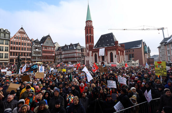 Lors d’une manifestation contre le parti Alternative pour l’Allemagne (AfD), l’extrémisme de droite et pour la protection de la démocratie à Francfort, en Allemagne, le 20 janvier 2024.