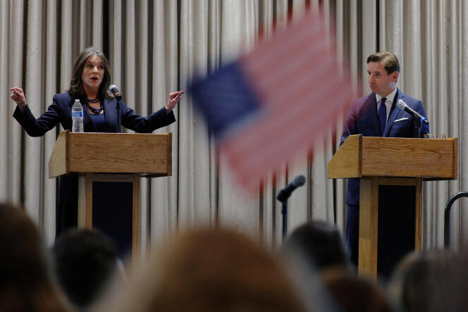 Marianne Williamson et Dean Phillips participent au débat des candidats démocrates au College Convention 2024 à Manchester, New Hampshire, le 8 janvier 2024. 