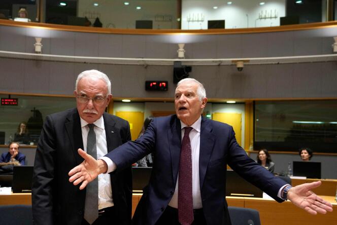 Le ministre palestinien des affaires étrangères, Riyad Al-Maliki, et le chef de la diplomatie européenne, Josep Borrell, au Conseil européen, à Bruxelles, le 22 janvier 2024.
