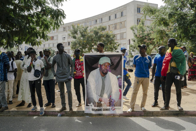 Des partisans d’Ousmane Sonko appellent à la libération de l’opposant, à Dakar, le 27 octobre 2023.