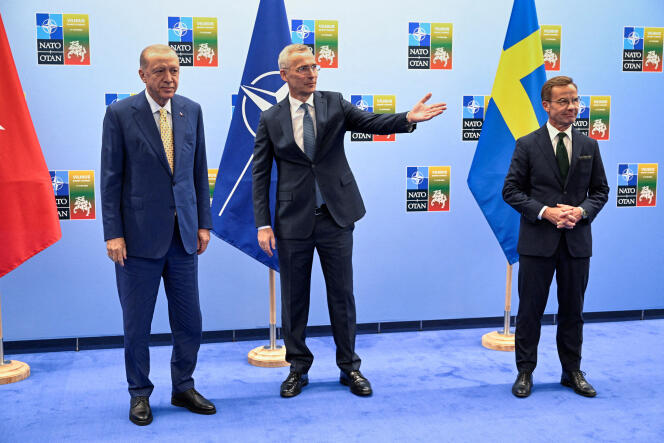 Le président turc Recep Tayyip Erdogan, le premier ministre suédois Ulf Kristersson et le secrétaire général de l’Otan Jens Stoltenberg à la veille d’un sommet de l’Otan, à Vilnius, le 10 juillet 2023.
