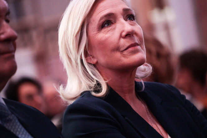Marine Le Pen, présidente du groupe Rassemblement national (RN) à l’Assemblée, assiste aux vœux à la presse de Jordan Bardella, le président du RN, à Paris, le 15 janvier 2024.