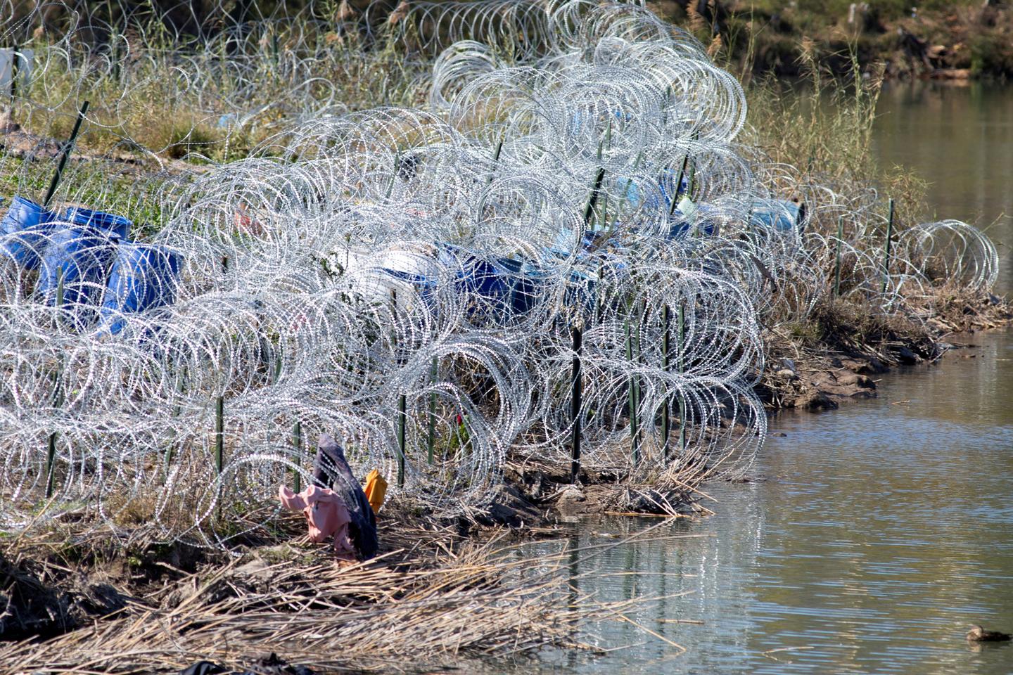 Supreme Court allows federal agents to cut razor wire Texas installed on US-Mexico border