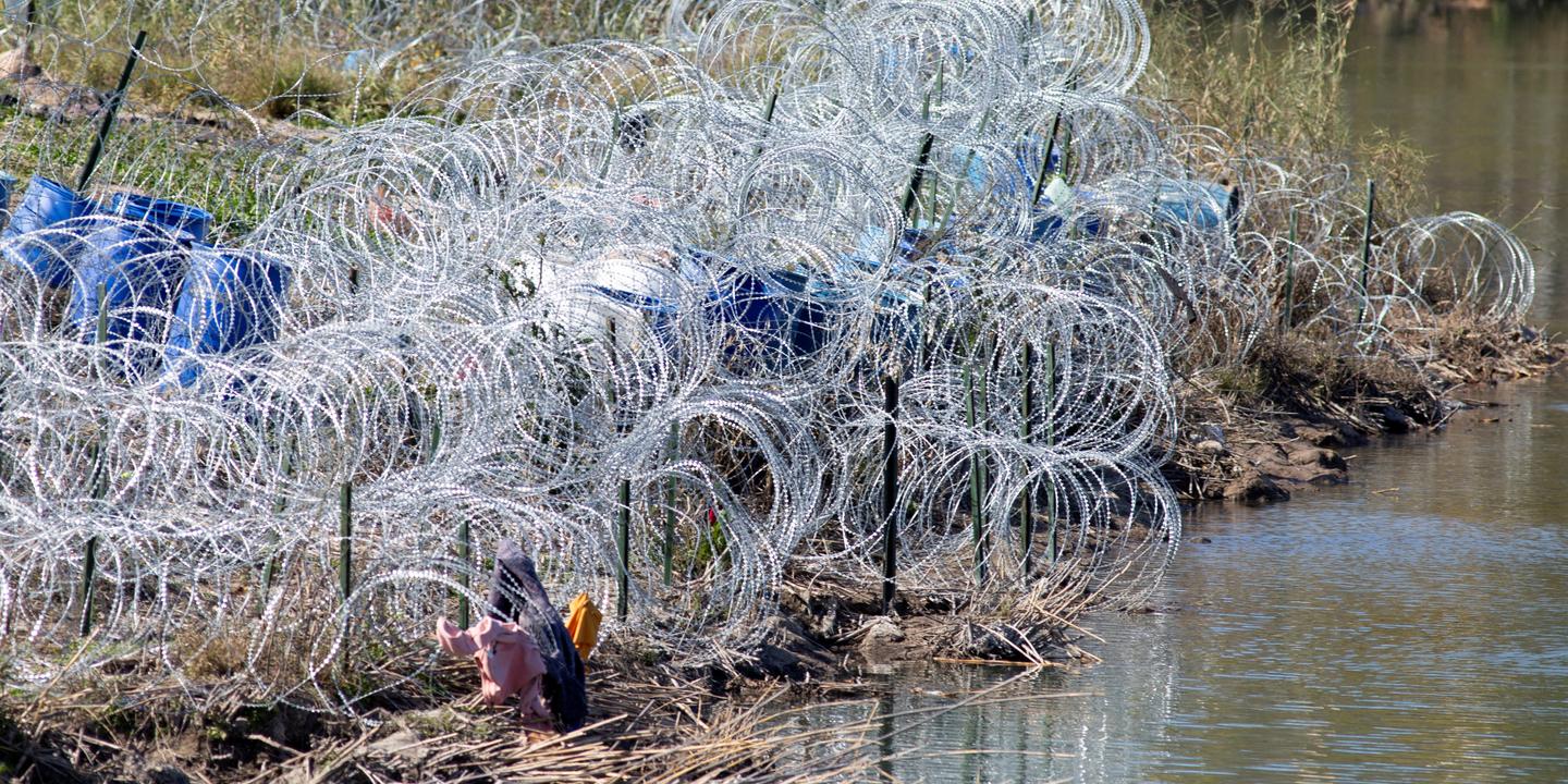 Supreme Court permits federal agents to cut razor wire Texas installed ...