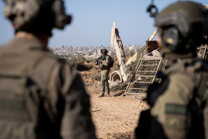 Des soldats israéliens opèrent dans la bande de Gaza, le 22 janvier 2024. Photo fournie par l’armée israélienne. 