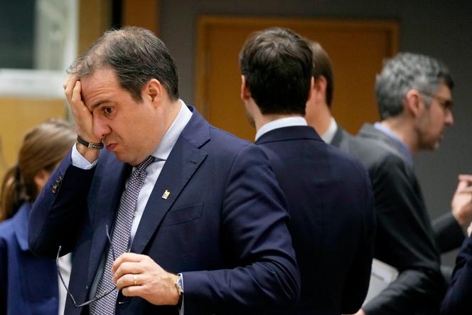 Ο υπουργός Γεωργίας του Βελγίου Ντέιβιντ Κλαρινβάλ κατά τη συνάντηση των υπουργών Γεωργίας της ΕΕ στο κτίριο του Ευρωπαϊκού Συμβουλίου στις Βρυξέλλες στις 23 Ιανουαρίου 2024.